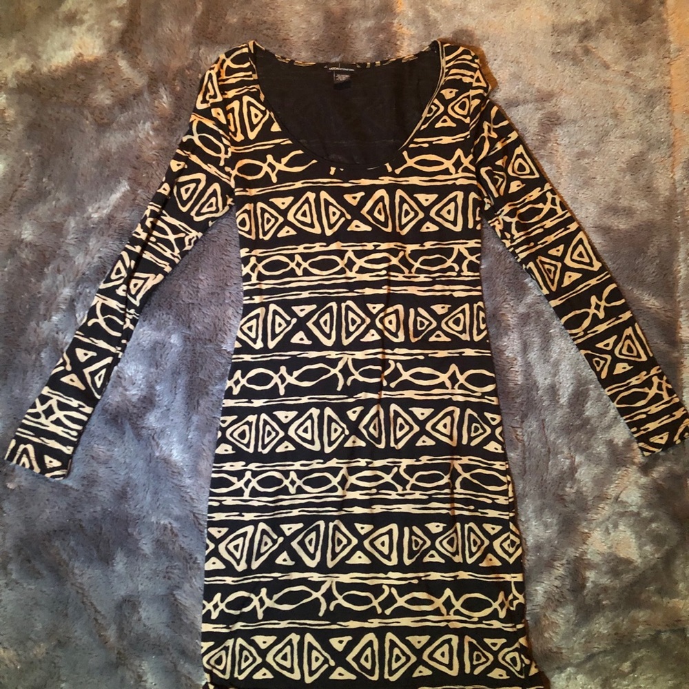 Long sleeve scoop neck dress